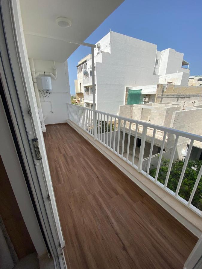 Modern, Spacious, 3 Bedroom Apartment Near Malta International Airport Luqa Kültér fotó